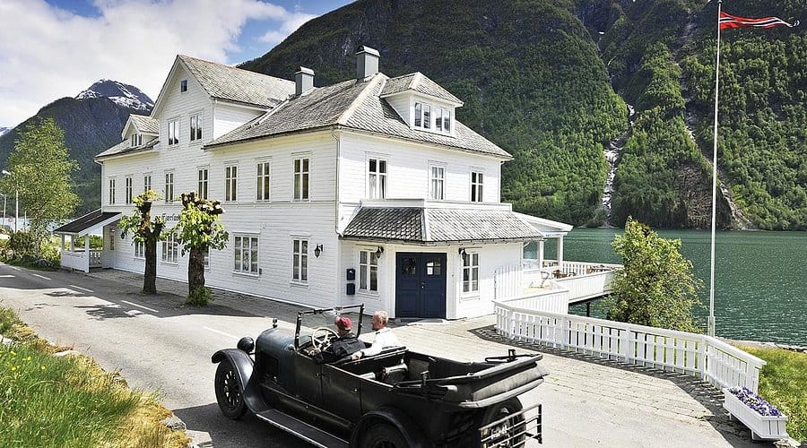 Fjaerland Fjordstove Hotel & Restaurant